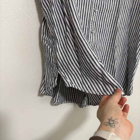 Splendid Women’s Navy and White Vertical Striped Top Large - Picture 7 of 8